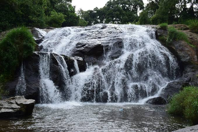 Akka-Tangi Falls
